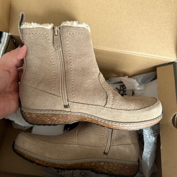 Timberland EK Granby 8450A Taupe Sherpa Zip Waterproof Ankle Boots Womens 7 - Picture 2 of 6